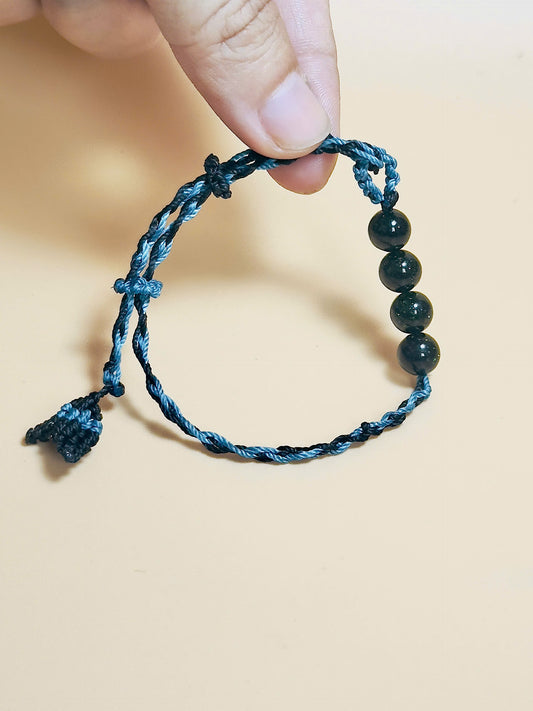 Black obsidian bracelet with whale tail macrame and bold look